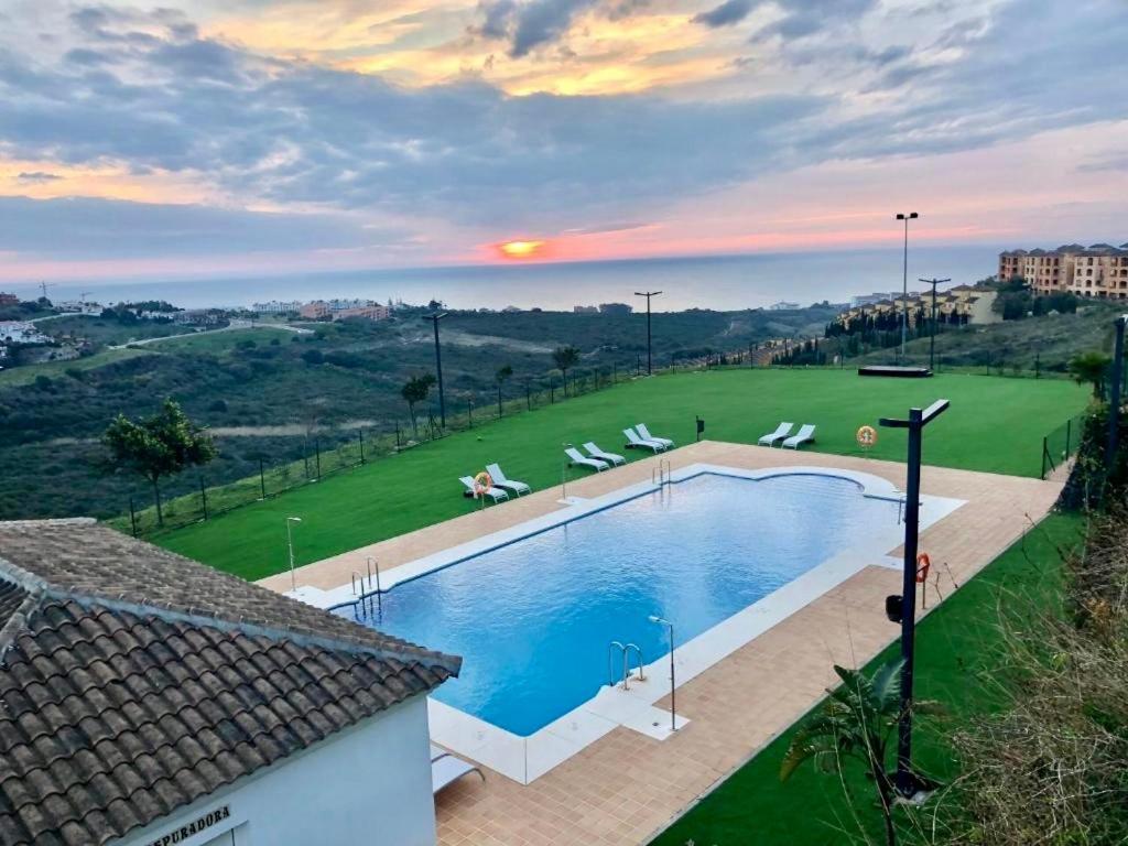 Top Sea View Apartment - 7 Minutes To Sotogrande Castillo de Sabinillas Zewnętrze zdjęcie
